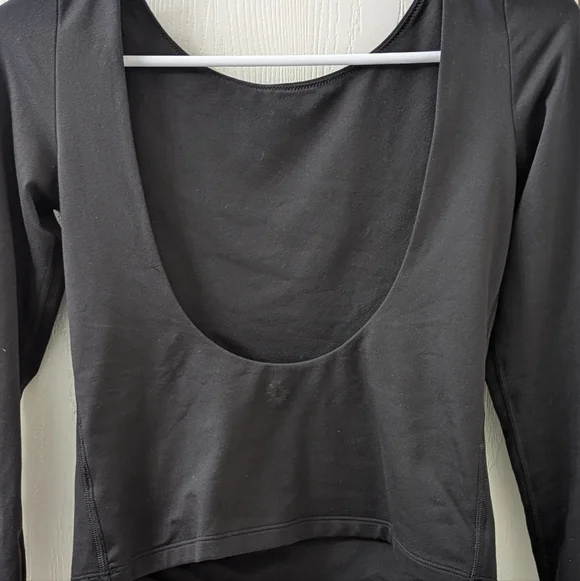 EUC Offline By Aerie The Hugger Long Sleeve Open Back Tee Shirt - Picture 5 of 7
